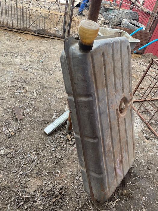 Продам бензобак 100 л