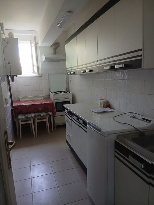 Ocazie! De inchiriat apartament cu doua camere ,central.