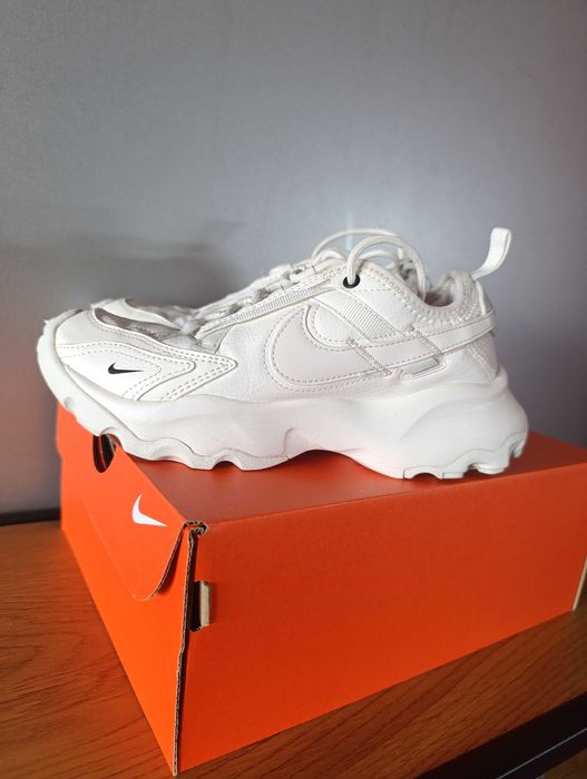 Nike дамски маратонки р-р 35,5(22см. -стелка)