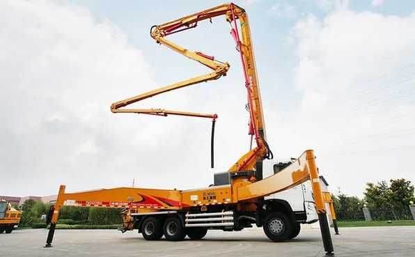 Бетононасосный грузовик XCMG 52m с шасси HOWO Hb52V 2026 CIP TASHKENT