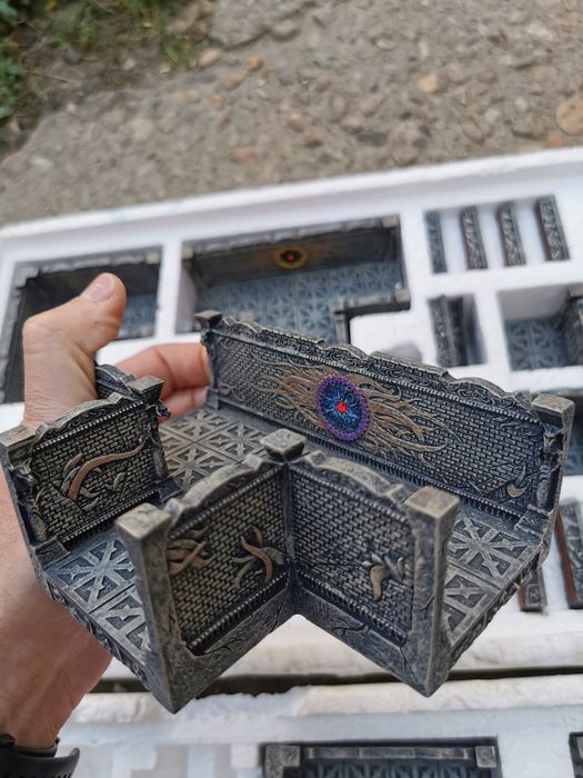 Teren miniaturi Dwarven Forge Den of Evil Room Set