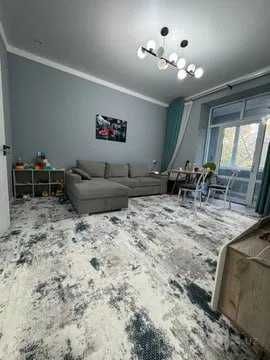 Мирабад. ЦУМ продается квартира 3/2/3, высакопотолочка. 70 м2