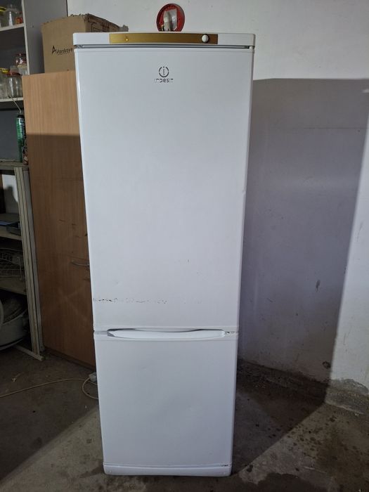 Арзан Холодильник  Индезит сатылады.