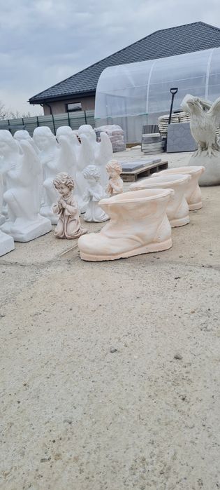 Decorațiuni grădină din beton (pitici, figurine statuiete)