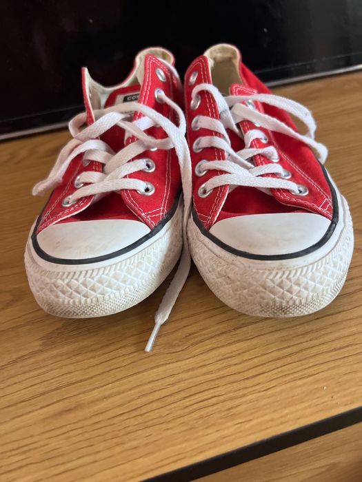 Червени кецове CONVERSE