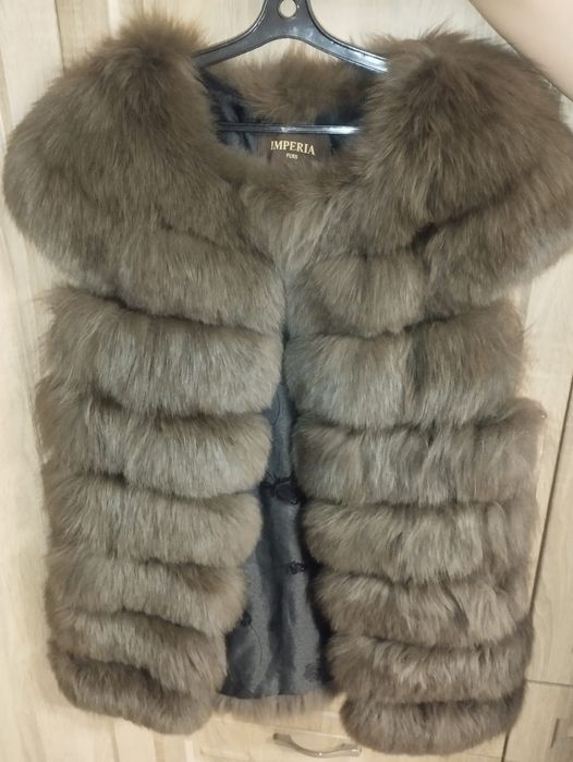 Продам меховую жилетку