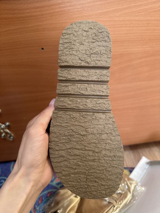 Продаю женскую обувь
