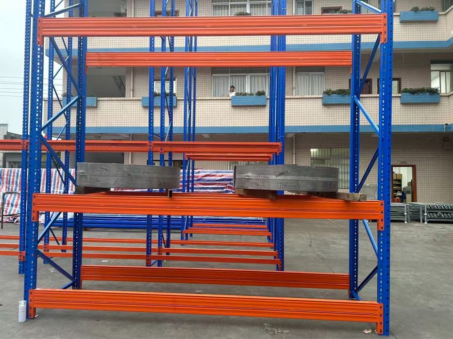 Rafturi metalice