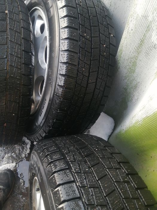 Продам  резиной без Дисков 15r