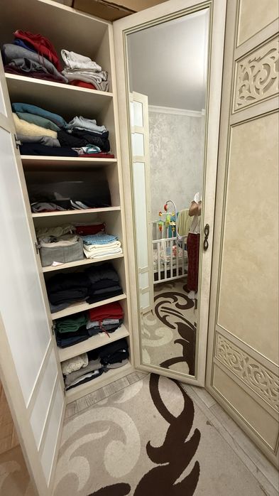 Шкаф угловой в идеальном состоянии