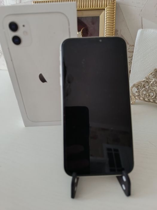 Продам iphone 11 оригинал в идеальном состоянии.