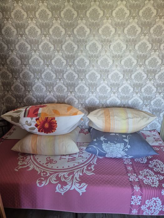 Подушки и пледы.