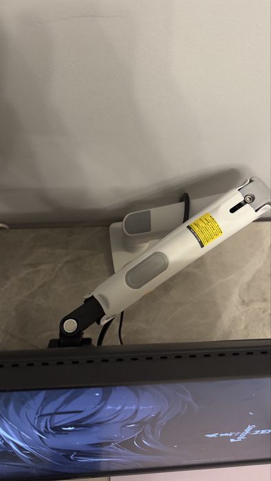 Моник с кронштейном