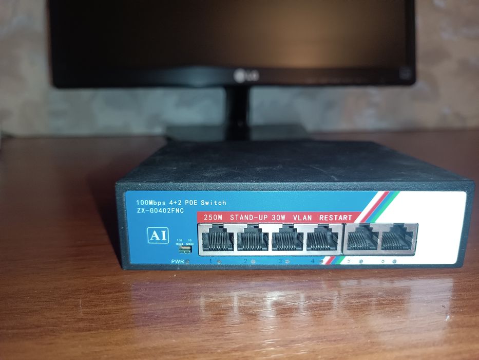 AI PoE коммутатор (модель ZX-G0402FNC).