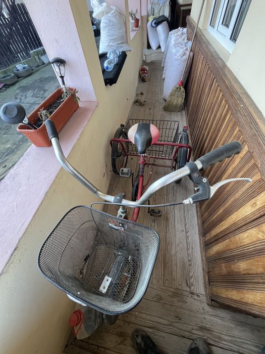 Tricicleta 24", 3 roti, cu cos de cumparaturi, rosie