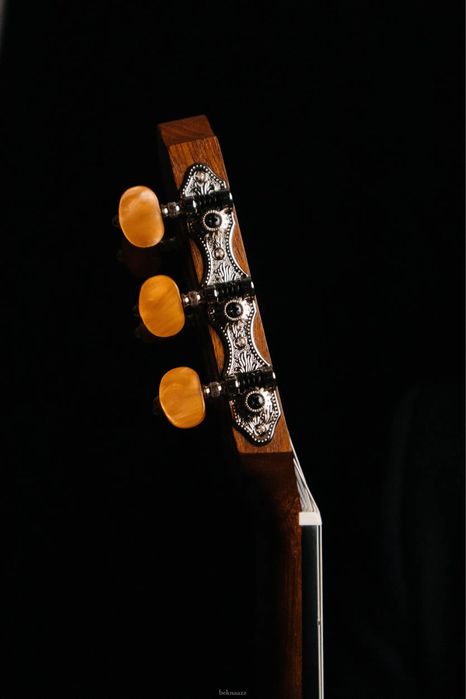 Классическая гитара Yamaha SLG200N