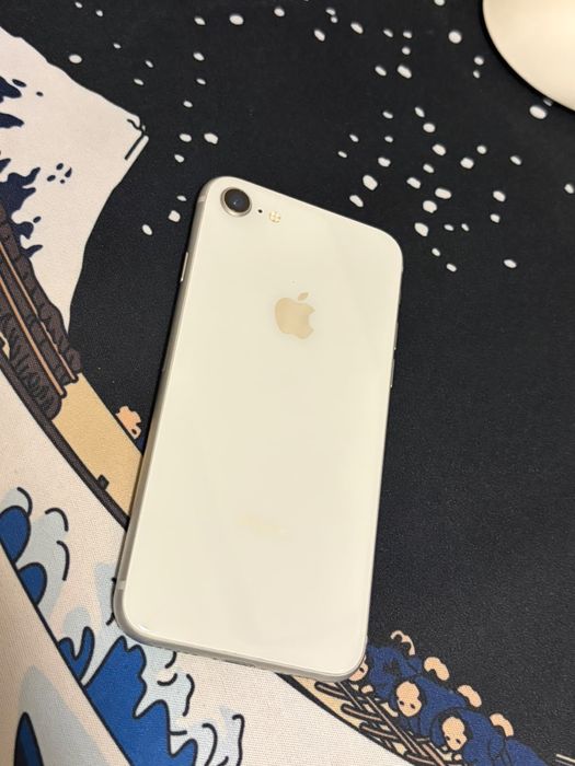 iPhone 8 64gb 77akb