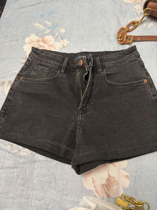 Продам черные джинсовые шорты