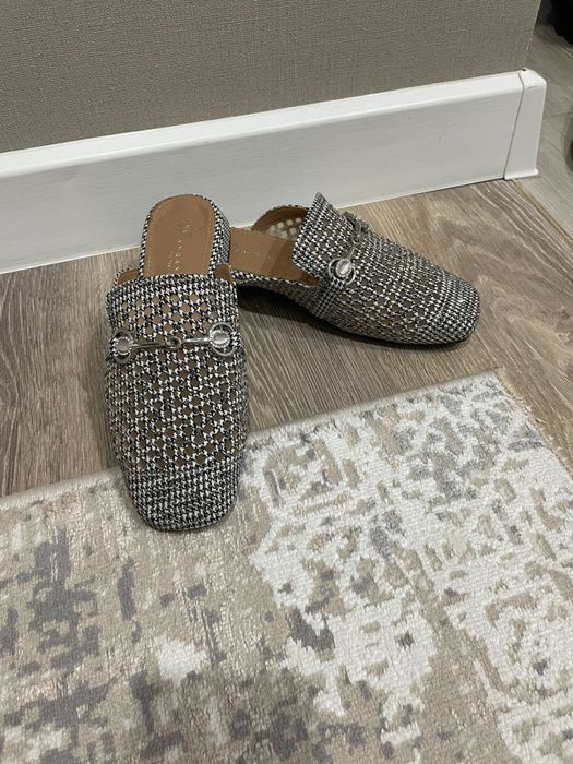 Продам шлепки в отличном состоянии