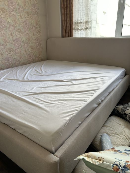 Продам двуспальную кровать