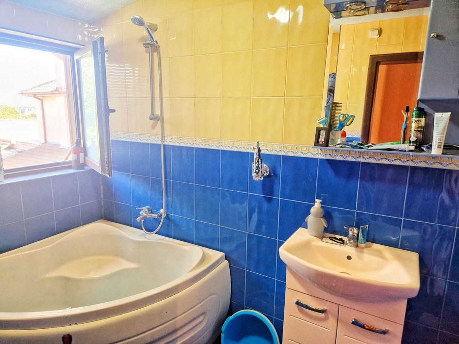 Имот Корект продава обзаведена Двуетажна Къща, с. Боянци, обл. Пловдив