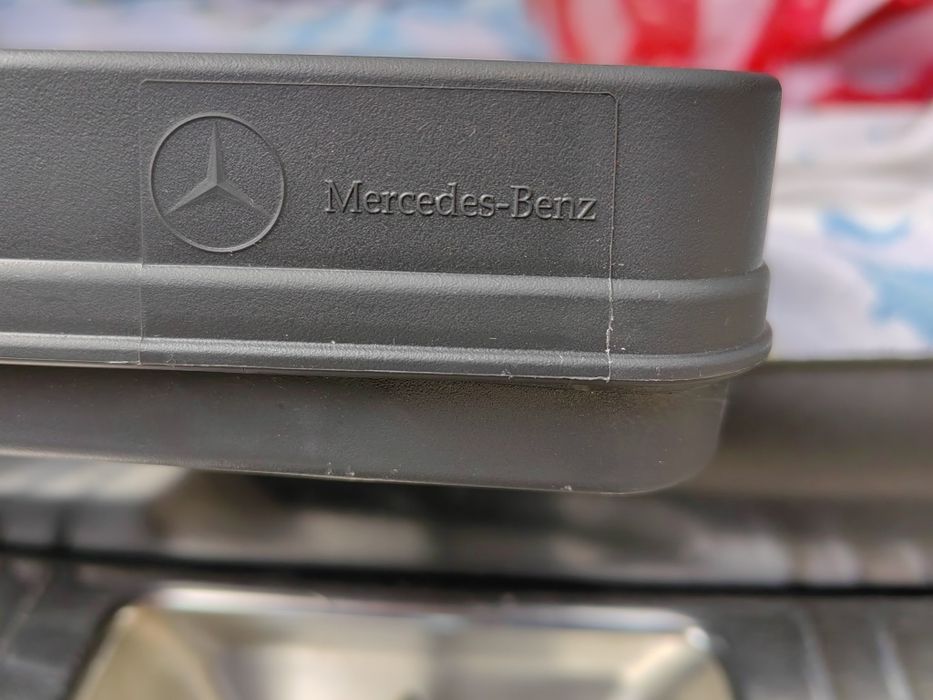 Продавам оригинални сгъваеми касетки Мерцедес