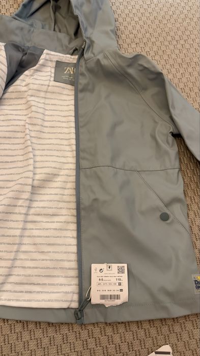 Geaca impermeabila 4-5 ani, zara NOU
