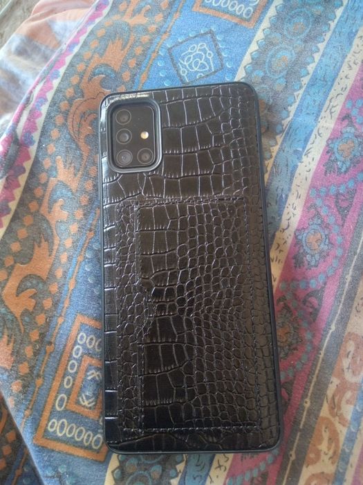 Продам . телефон