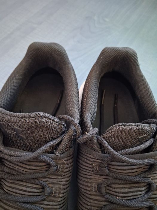 Under Armour маратонки 42