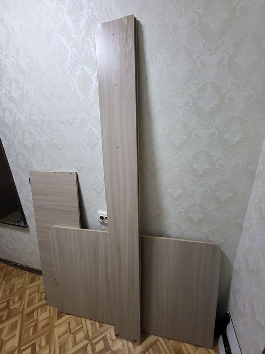Доски, остатки кровати