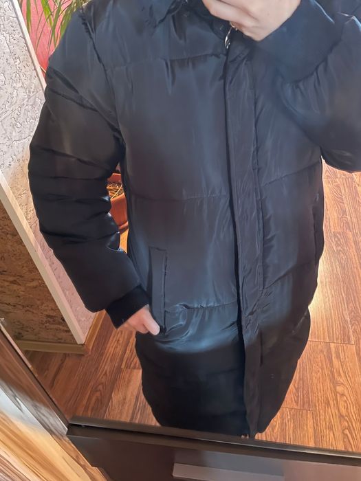 Зимний чёрный пуховик