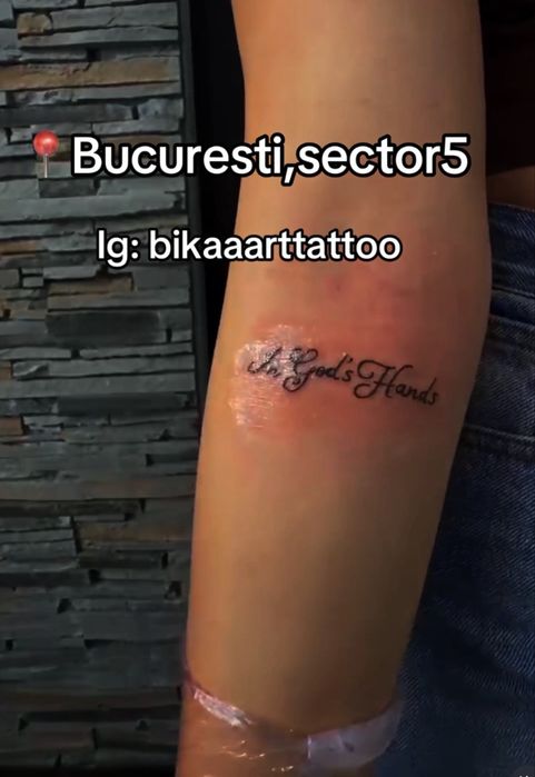 Tatuez – scrisuri & linii fine