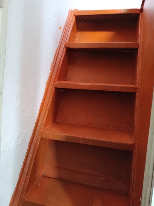 Шағын 2 этажы 2 бөлмелі жер үй