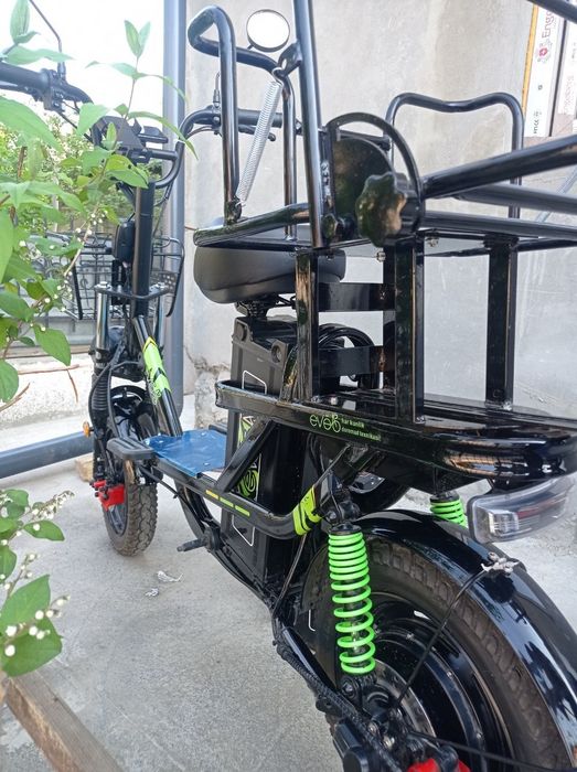 Skuter elektron yengi