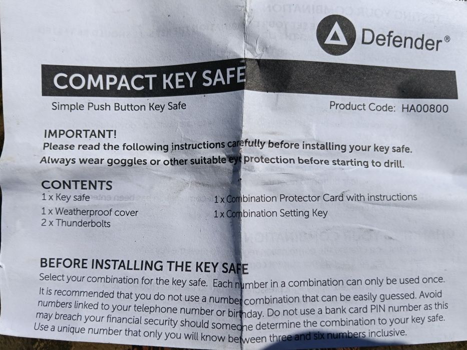 Compact key safe defender