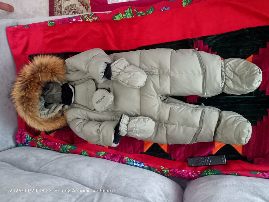 Зимний комбинезон для малыша