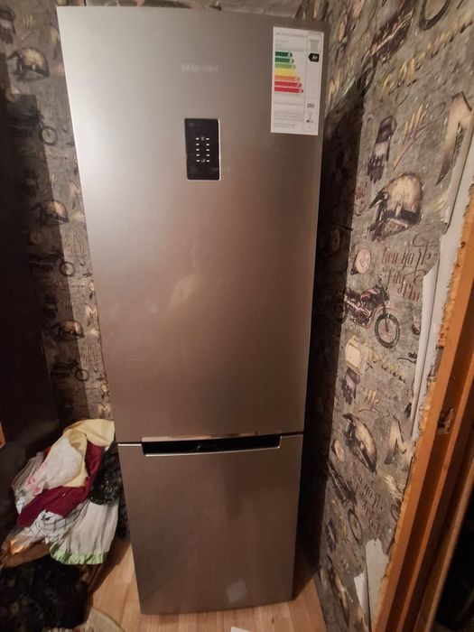 Продам холодильник новый