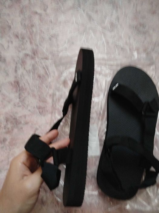 Продам новые мужские сандали