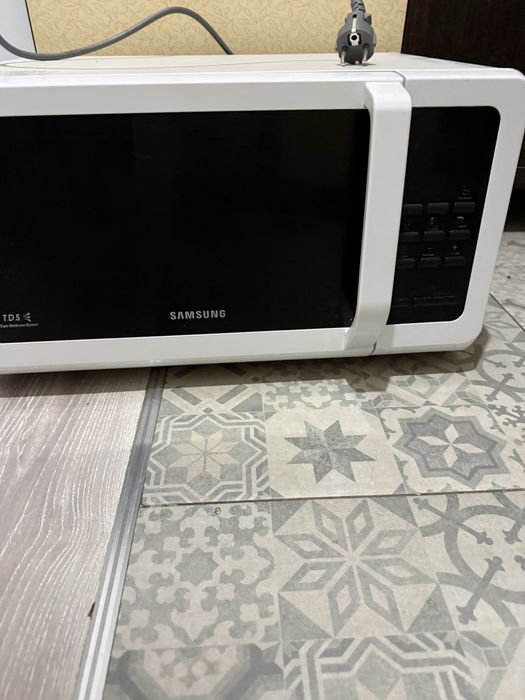 Продам две не рабочие микроволновки