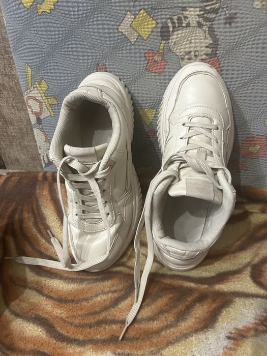 Продам кроссовки