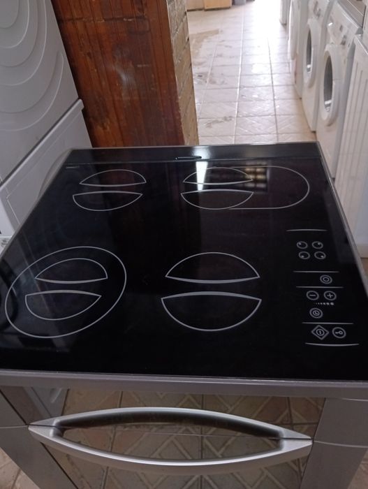 Уникална свободно стояща печка с керамичен плот Gorenje Pinin Farina с две години гаранция!