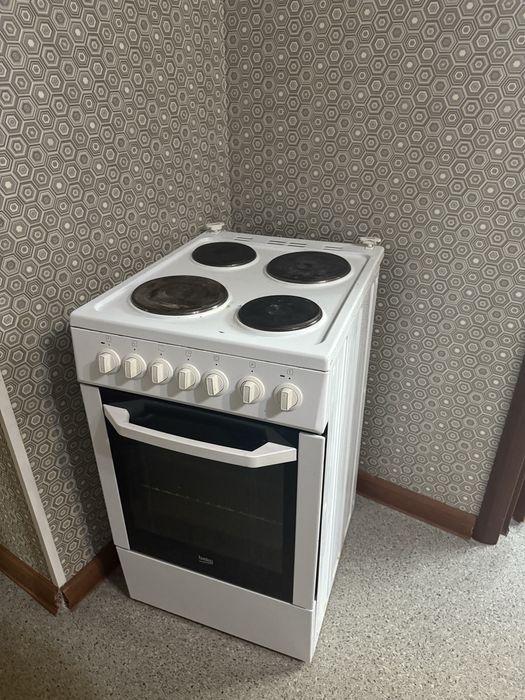 Отдам электроплиту в рачбоим состоянии