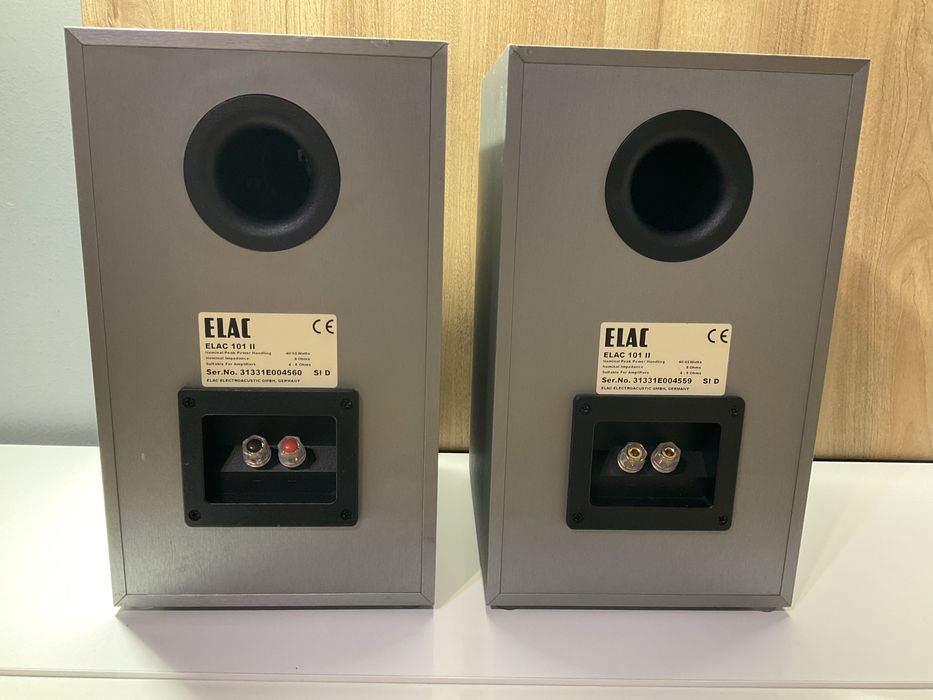 Букшелф колони Elac 101 II