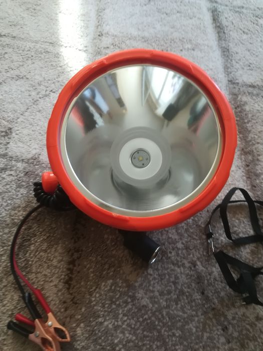 Продавам боен фар