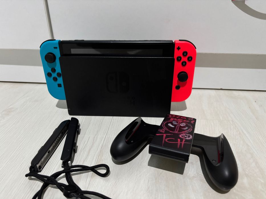 Nintendo Switch + 2 игри , + ПОДАРЪК, като НОВО!!!