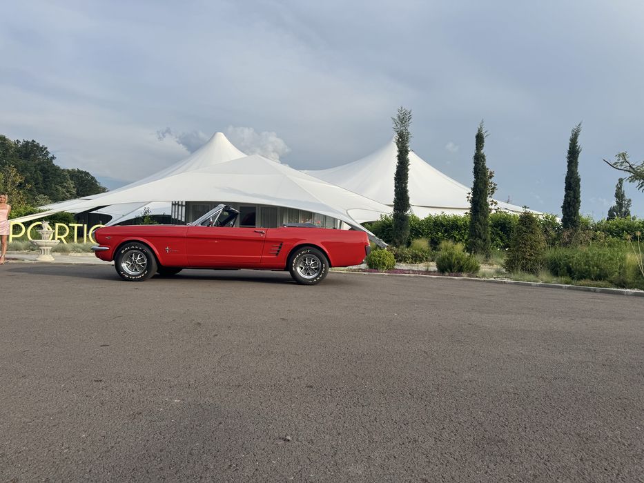 Inchiriez masina de epoca decapotabila Ford Mustang pentru sedinte foto , nunti, evenimente