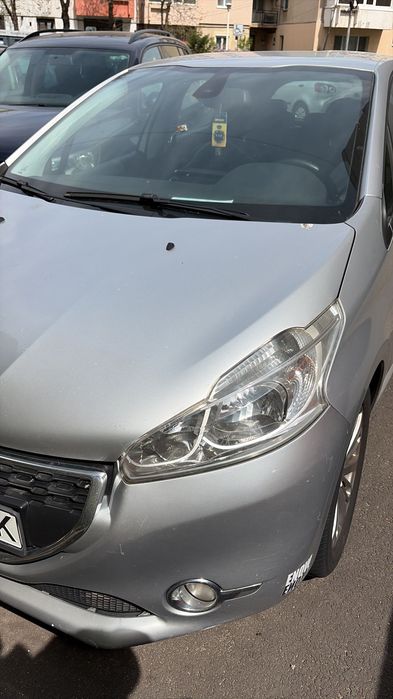 PEUGEOT 208 2012