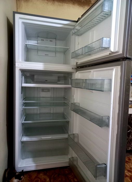 Продам большой холодильник Midea 450 л