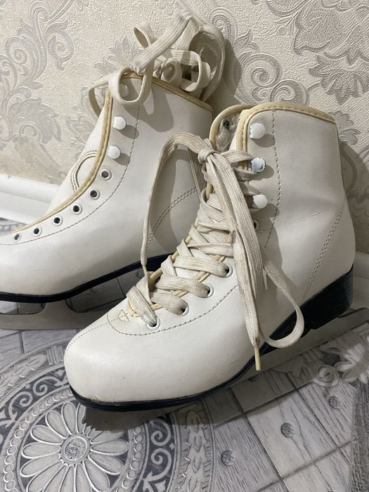 Коньки фигурные женские