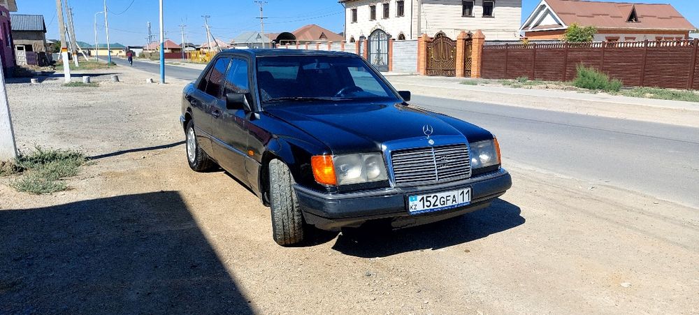 Мерседес W124 седан